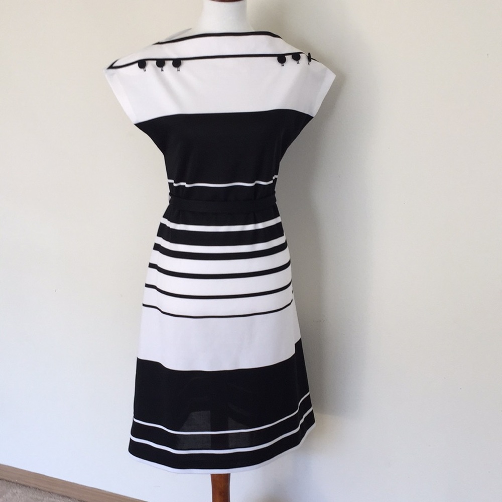 Vintage 1960's black and white shortsleeve dress